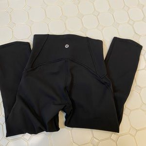 Luluemon size:-2 crop